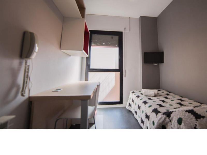 Residencia Universitaria San Agustin Барселона Экстерьер фото